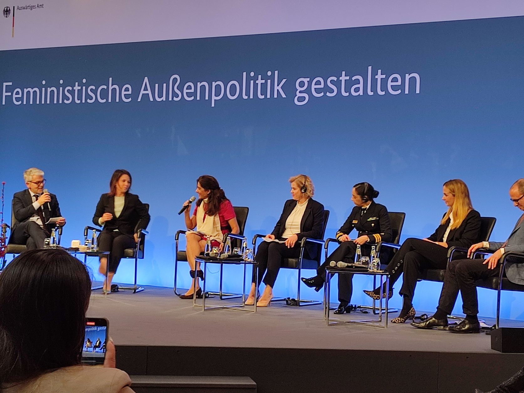 Foto von der Podiumsdiskussion im Auswärtigen Amt, März 2023