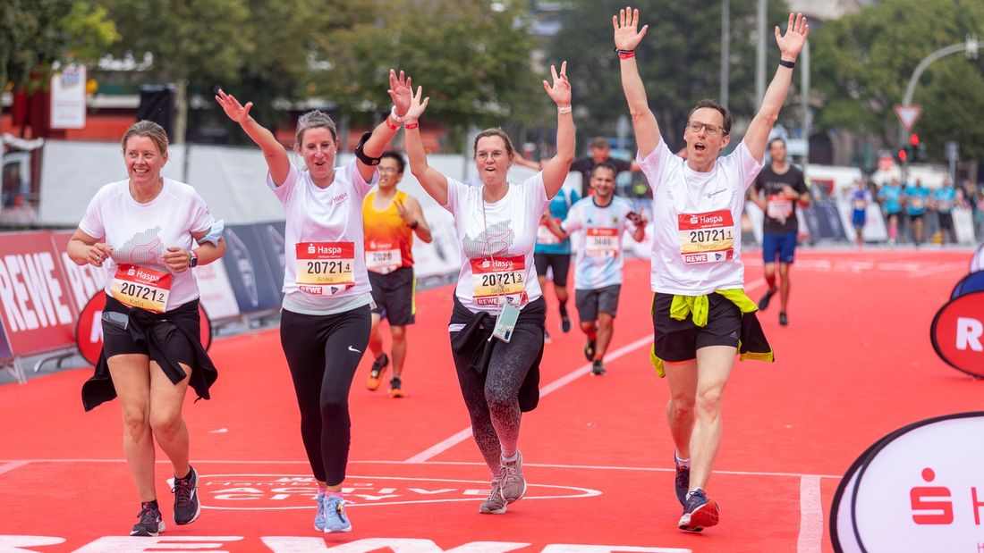 haspa_staffeleinlauf_unbekannt_c_norbert-wilhelm_2021.jpg
