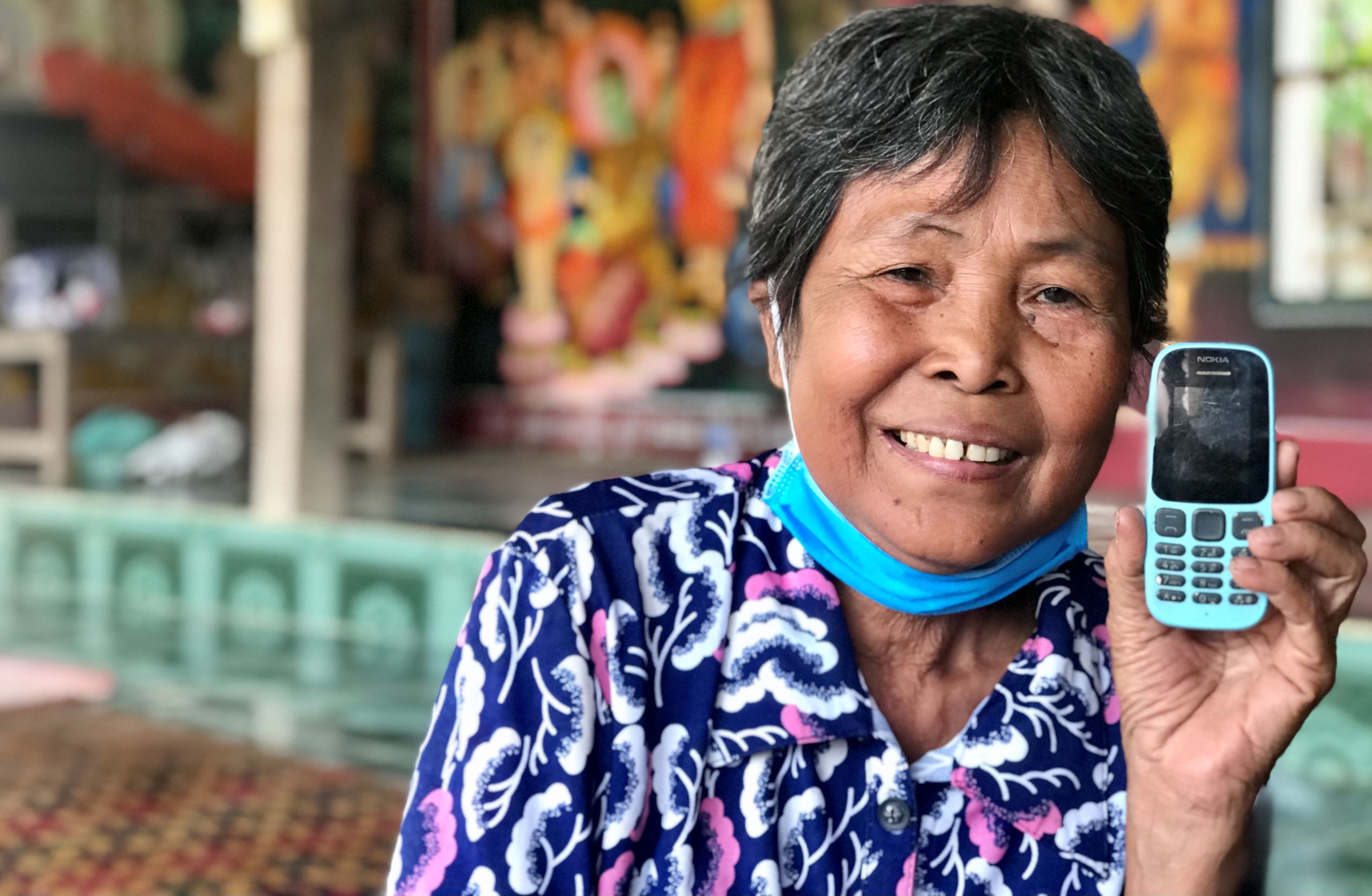 KHM_Handyfrau_Chan-Roeung-_67_C_HelpAge-Cambodia_2022.jpg