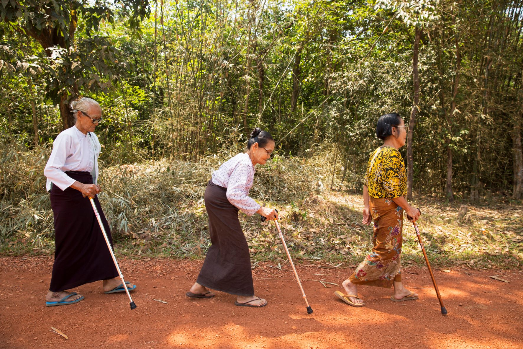 mmr_3freundinnen_ngwe-khin-chaw-tin-aye-thin_c_hai_2015.jpg