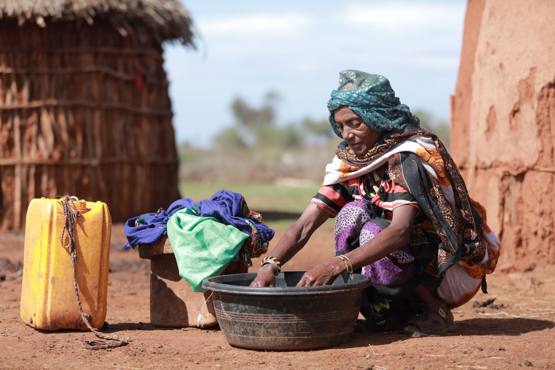 eth_frau-beim-waschen_qabale_c_helpage-ethiopia_2022.JPG
