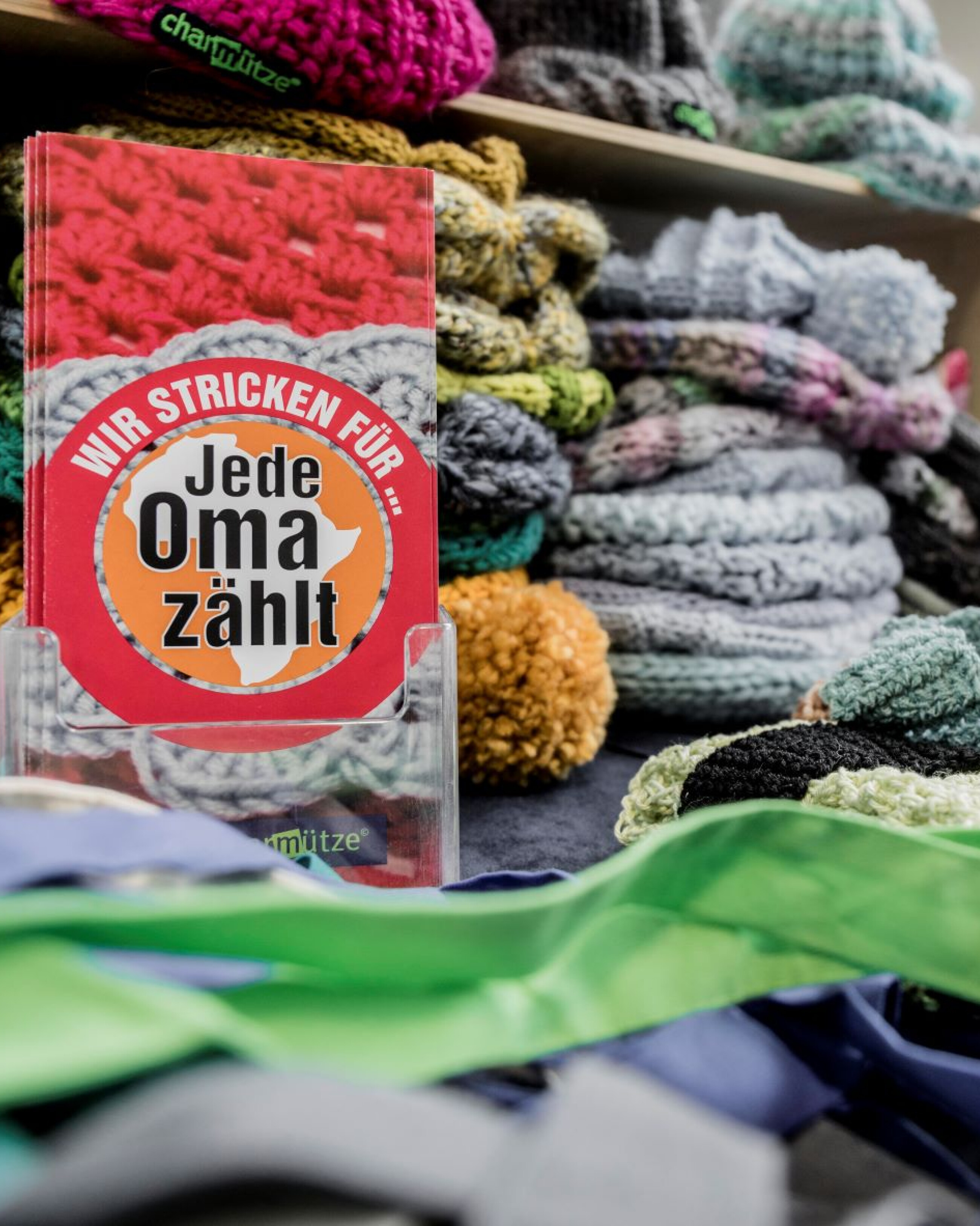 Strickware liegt aus