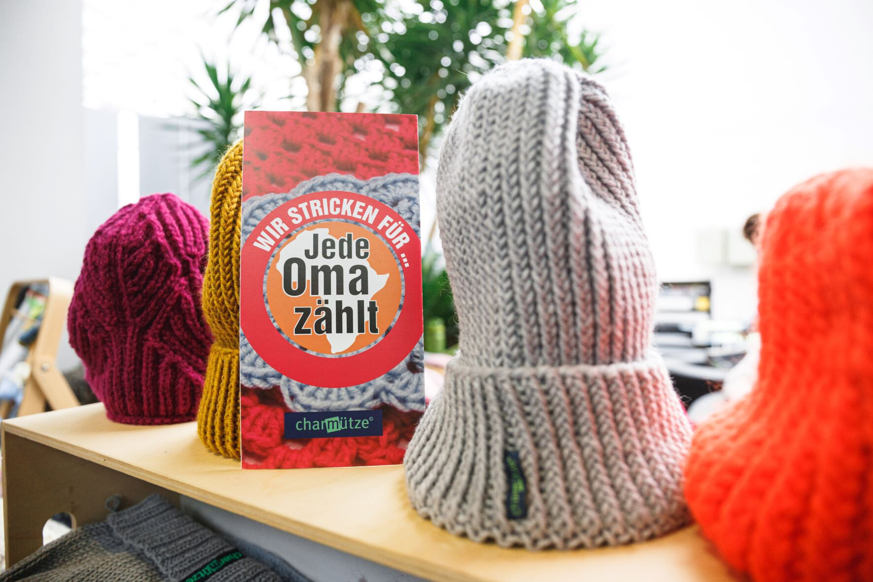 Nahaufnahme von Strickmützen.